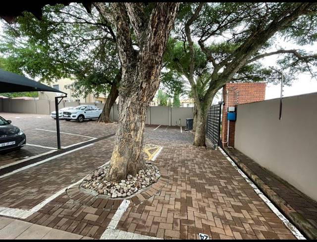 BUSINESS FOR SALE IN ELDORAIGNE